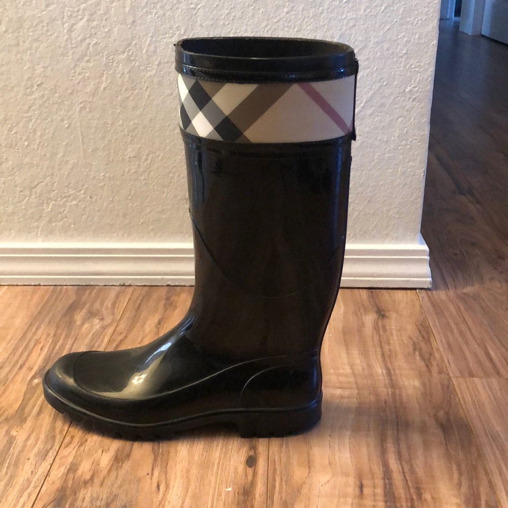 Burberry Rainboots - Picture 6 of 6